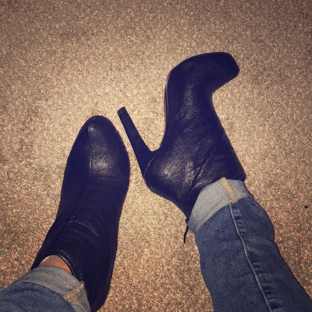 Bcbg faux fur lined booties